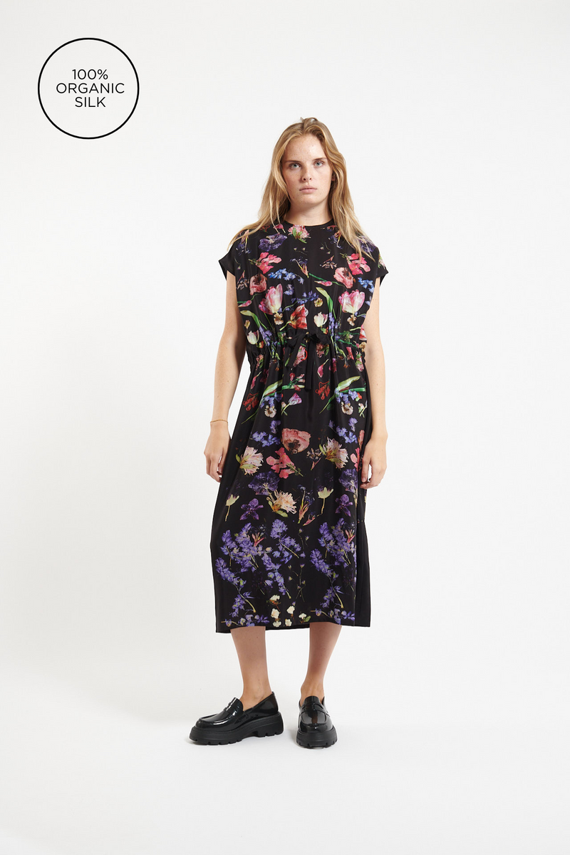 ANNTIAN DRESS BINDER 花柄 ワンピース ANNTIAN │ Simple Dress in PRINT I - PRESSED FLOWERS – Anntian Shop